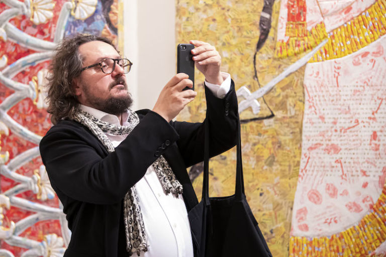 Andrea Viliani all'inaugurazione della mostra di Michael Rakowitz al Castello di Rivoli il 7 ottobre 2019 Foto Getty Images. Courtesy Castello di Rivoli Museo d’Arte Contemporanea