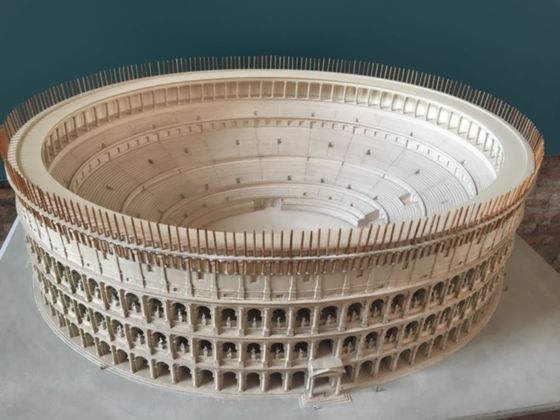 Anfiteatro Flavio, Colosseo (Roma). Civis Civitas Civilitas, Mercati di Traiano, Roma 2019