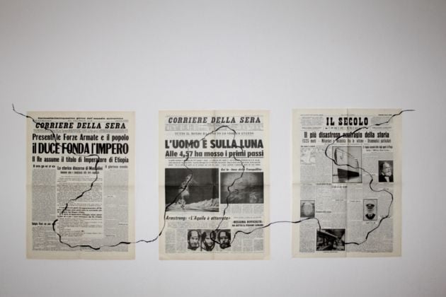 Carola Provenzano, … e questo cos’è?, 2019, trittico, inchiostro su giornale, 3 fogli 43 x 57,8 cm