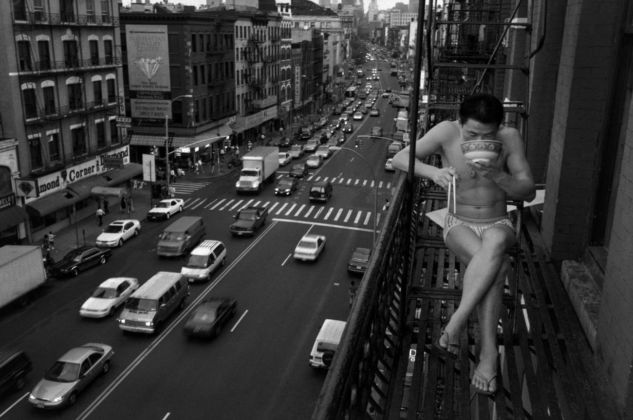 Chien Chi Chang, New York City, Migrante cinese,1988. Courtesy Centro Fotografico, Cagliari