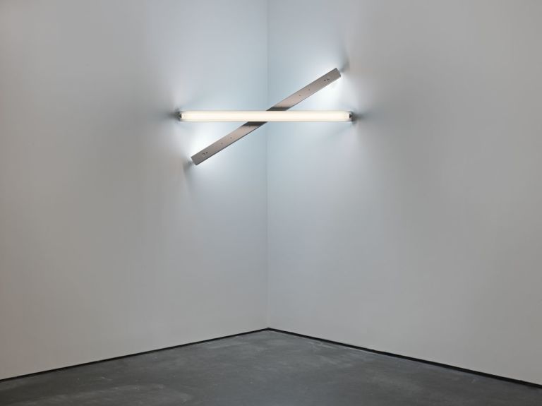 Dan Flavin, untitled (to Cy Twombly) 2, 1972 © 2019 Stephen Flavin _ Artists Rights Society (ARS), New York Courtesy David Zwirner