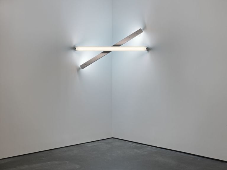 Dan Flavin, untitled (to Cy Twombly) 2, 1972 © 2019 Stephen Flavin _ Artists Rights Society (ARS), New York Courtesy David Zwirner