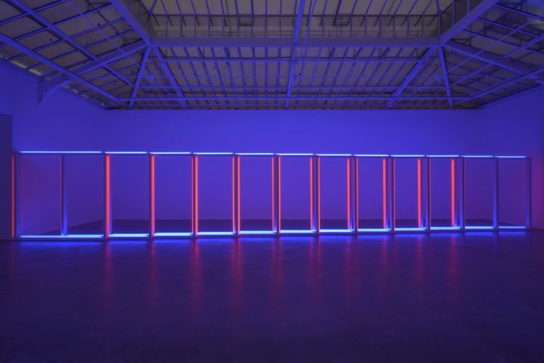 Dan Flavin. Installation view at David Zwirner, Parigi 2019. Photo Jack Hems © 2019 Stephen Flavin _ Artists Rights Society (ARS), New York Courtesy David Zwirner