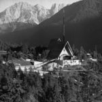 Edoardo Gellner, Villaggio Eni Chiesa di Nostra Signora del Cadore, Borca di Cadore, anni '50 © Archivio Studio Gellner