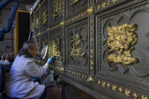 Le tre monumentali Porte del Battistero di Firenze di nuovo insieme dopo oltre 40 anni. Le foto