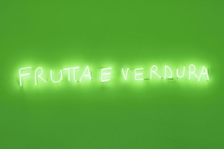 Giuseppe De Mattia. Esposizione di frutta e verdura. Exhibition view at Matèria, Roma 2019. Photo © Roberto Apa
