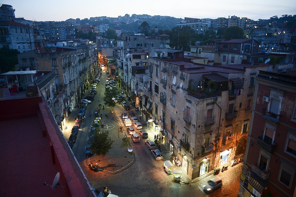 A Napoli nasce il primo Vicolo della Cultura. Una biblioteca a cielo aperto e opere di street art
