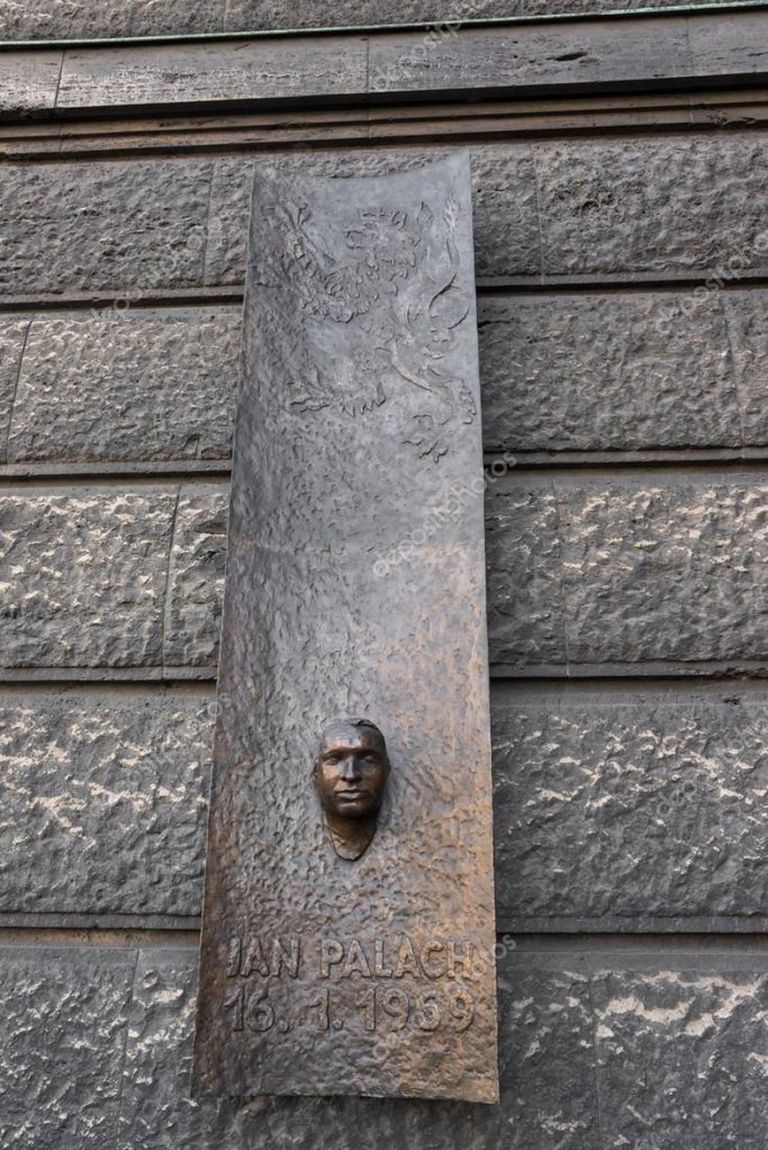 Lapide commemorativa di Jan Palach in Piazza San Venceslao a Praga