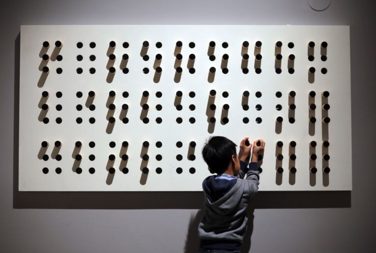 Mostra laboratorio Sensi unici pannello braille. Palazzo delle Esposizioni, Roma