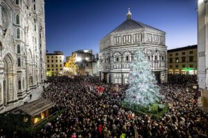 Alberi di Natale d’artista a Firenze. Pistoletto, Paladino e Bianchi nelle piazze della città