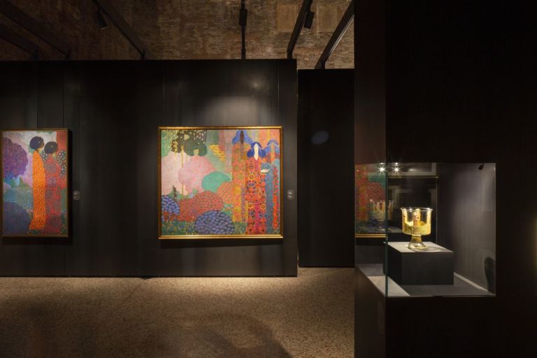 Ritratto di donna. Il sogno degli anni Venti e lo sguardo di Ubaldo Oppi, exhibition view at Basilica Palladiana, Vicenza 2019, photo Filippo Romano