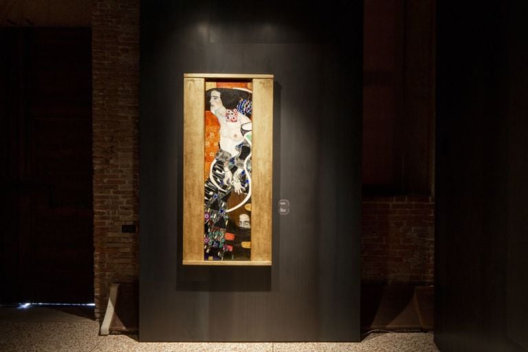 Ritratto di donna. Il sogno degli anni Venti e lo sguardo di Ubaldo Oppi, exhibition view at Basilica Palladiana, Vicenza 2019, photo Filippo Romano