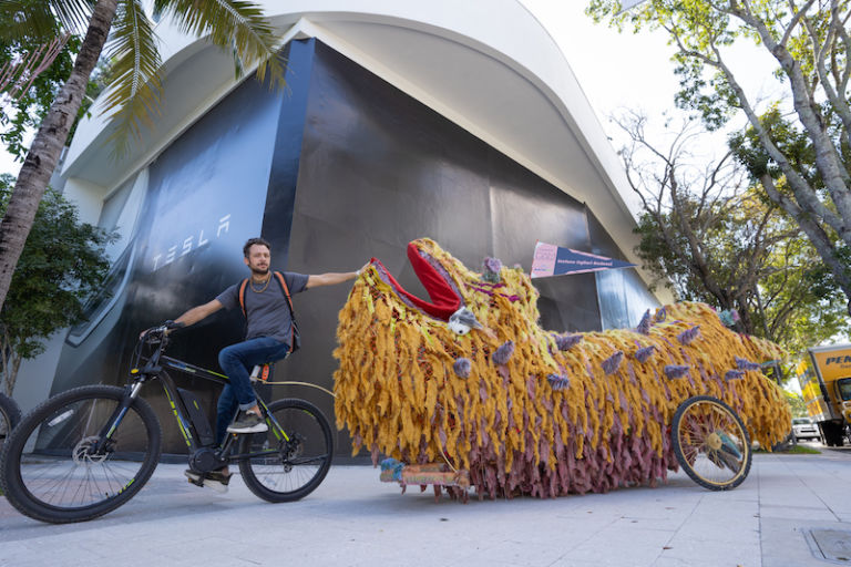 A Tribe from Wonderland: Stefano Ogliari Badessi (SOB) porta a Miami le sue sculture nomadi