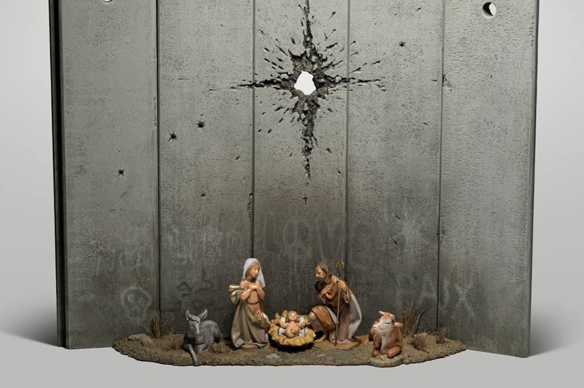 Opera di Natale per Banksy. Nel suo hotel a Betlemme installa un presepe contro la guerra