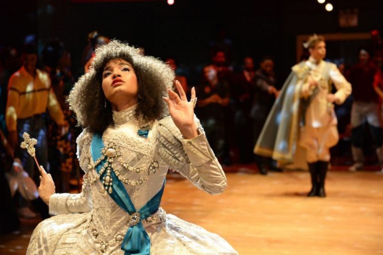 Screenshot da Pose, serie Netflix su ballroom e voguing