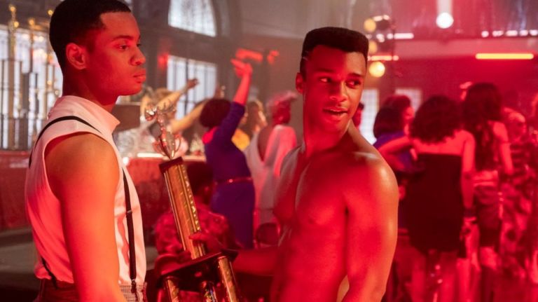 Screenshot da Pose, serie Netflix su ballroom e voguing