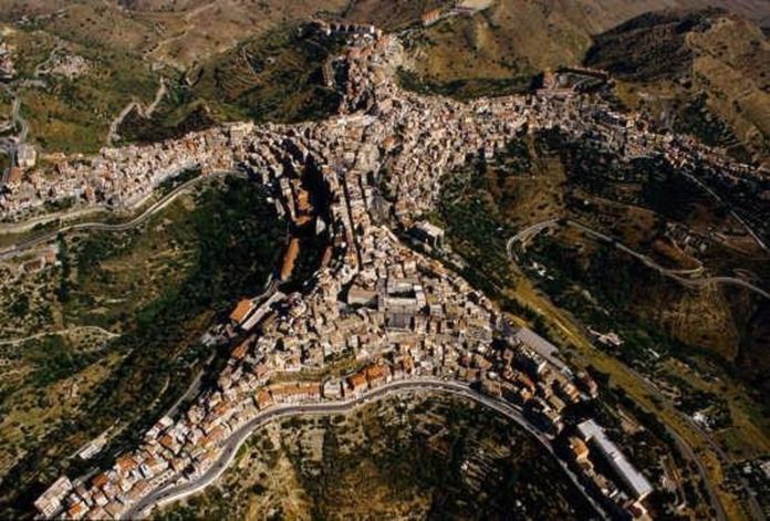 Veduta aerea di Centuripe