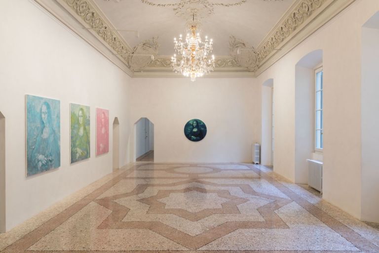 Yan Pei-Ming. L'ultimo sorriso, le dernier sourire, the last smile. Installation view at Massimo De Carlo, Milano-Belgioioso 2019. Photo Roberto Marossi. Courtesy Massimo De Carlo, Milano-Londra-Hong Kong