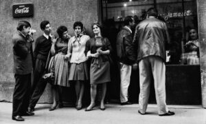 50 anni fa la strage di Piazza Fontana: a Milano le foto che ricordano la perdita dell’innocenza