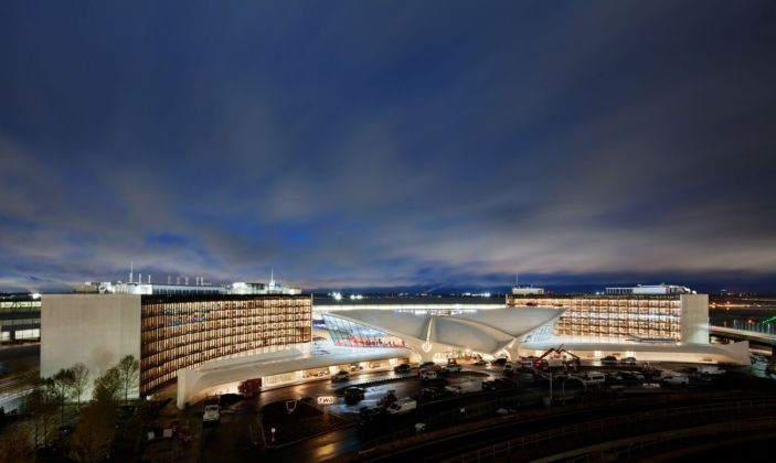All lit up. The TWA Hotel at night. Photo credits TWA Hotel – David Mitchell