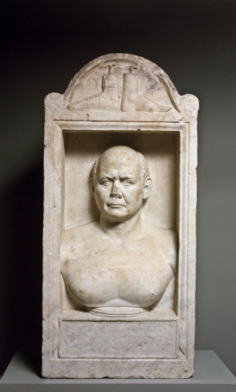 Cippo sepolcrale del calzolaio C. Iulius Helius Centrale Montemartini, Musei Capitolini, Roma