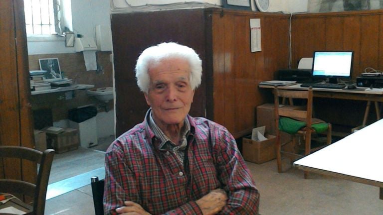 Guido Strazza nel suo studio. Photo Luigi Capano