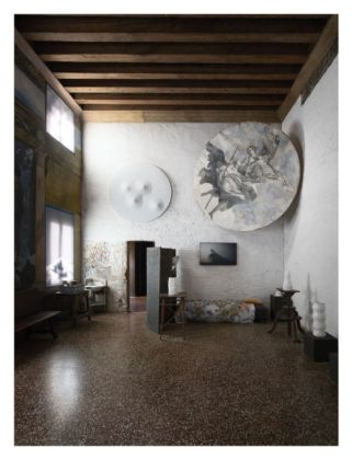 Intuition,. Exhibition view at Palazzo Fortuny, Venezia 2017. Da sopra, Mariano Fortuny, Claudine Drai, Matteo Nasini, Elisa Sighicelli