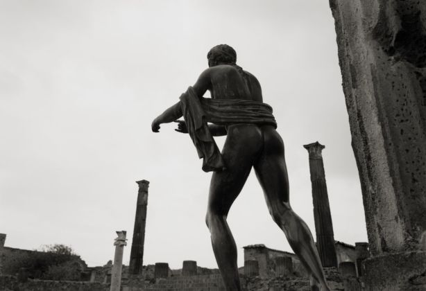 Kenro Izu, Tempio di Apollo, Pompei, 2016. Courtesy Fondazione Modena Arti Visive