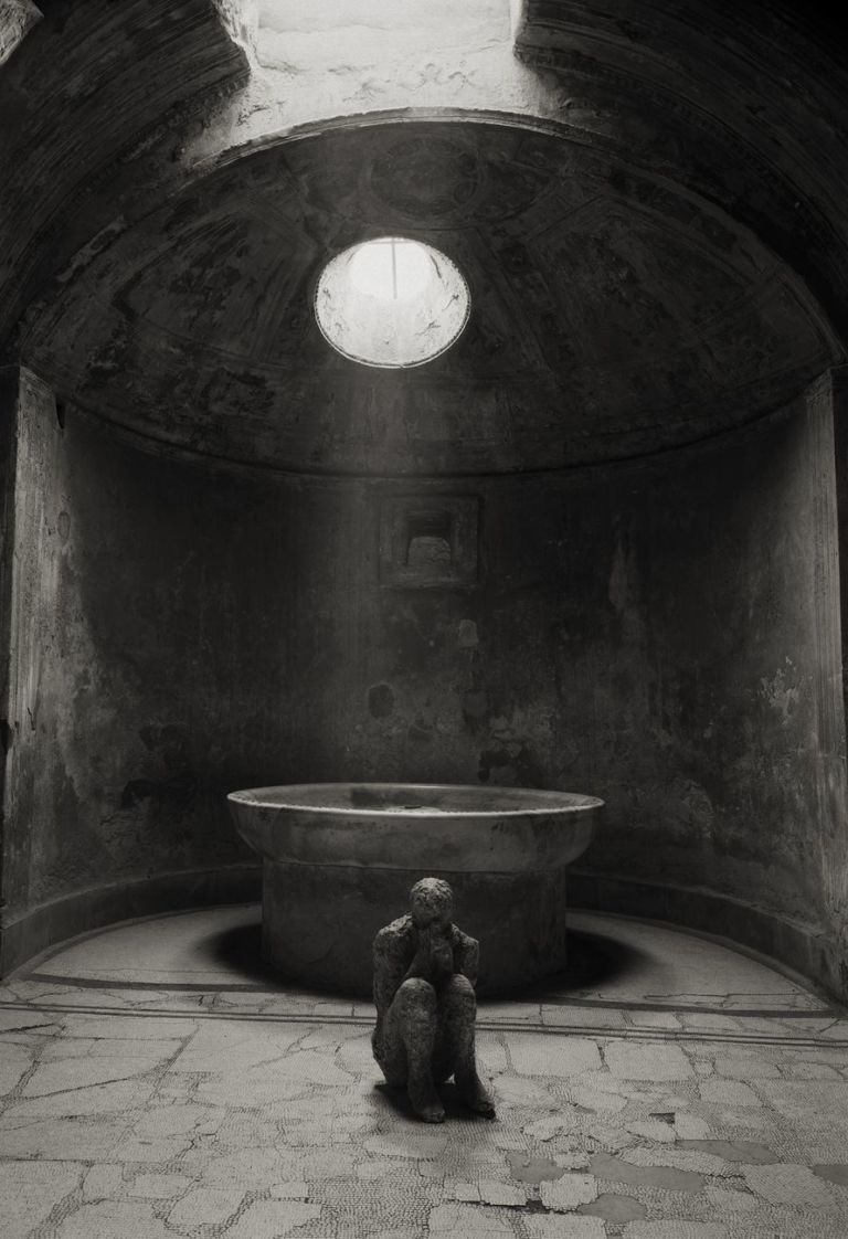Kenro Izu, Terme del Foro, Pompei, 2016. Courtesy Fondazione Modena Arti Visive