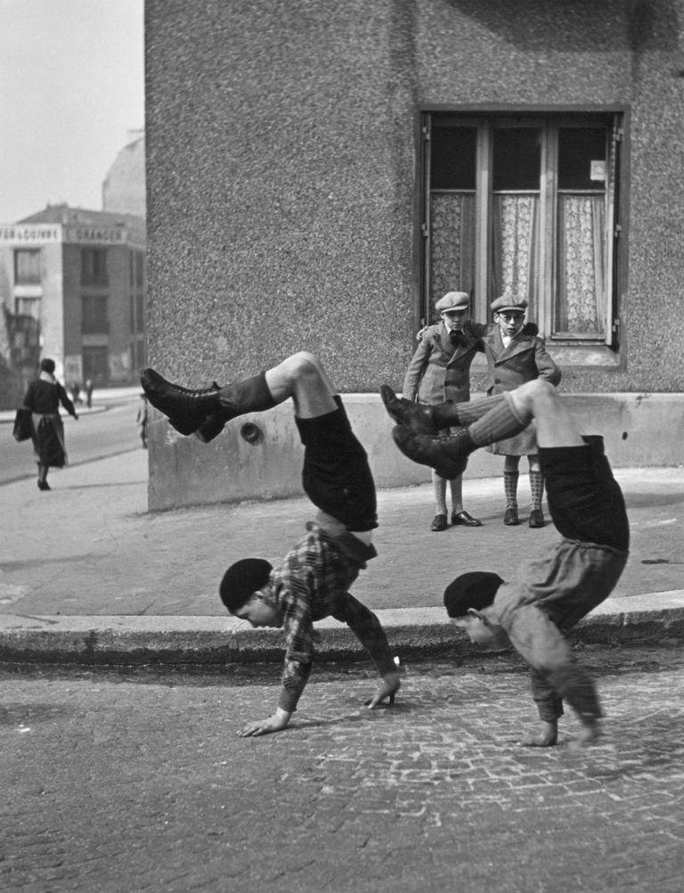 Les frères, rue du Docteur Lecène, Paris, 1934 © Robert Doisneau