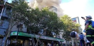L'incendio doloso del Centro Arte Alameda a Santiago del Cile