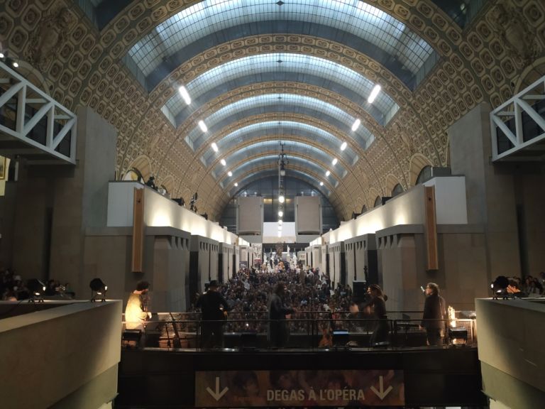 Live di Alessandro Mannarino al Musée D’Orsay, ph Arianna Piccolo