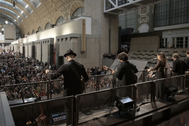 Live di Alessandro Mannarino al Musée d’Orsay, courtesy Ufficio Stampa Mannarino