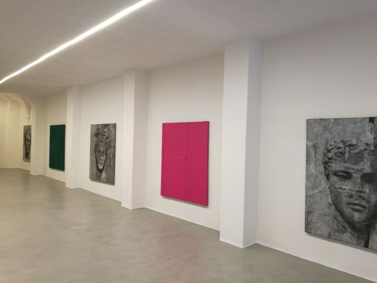 Luca Pignatelli, In un luogo dove gli opposti stanno, installation view at Galleria Poggiali, Firenze 2019. Photo Marco Ferri