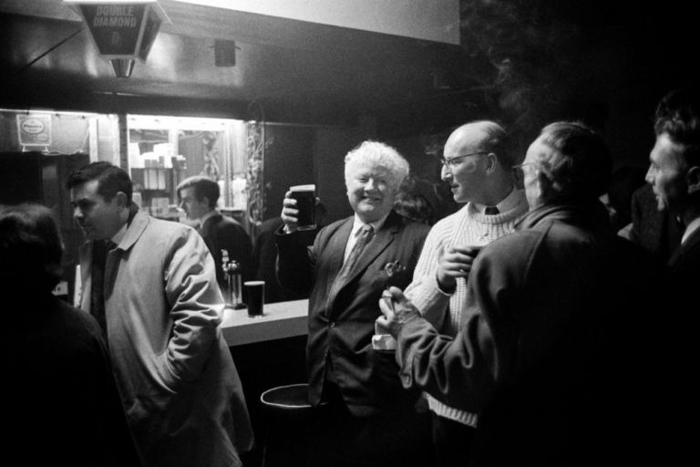 Mario Dondero, Al pub, Belfast, 1968