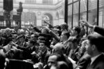 Mario Dondero, Borsa di Parigi, 1973