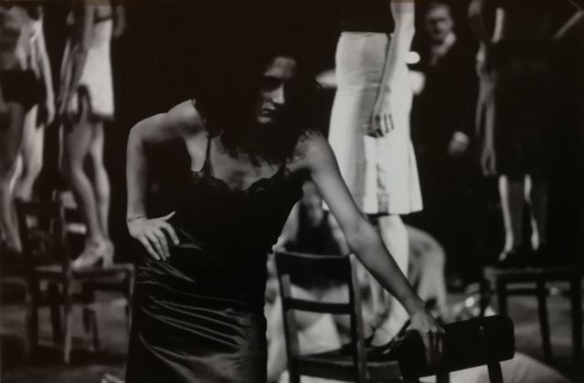 Mario Dondero, Il Tanztheater di Pina Bausch nello spettacolo I sette peccati capitali, Theatre de la Ville, Parigi, 1976