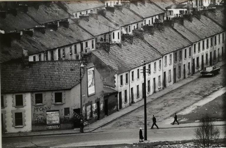 Mario Dondero, Per strada, Belfast, 1968