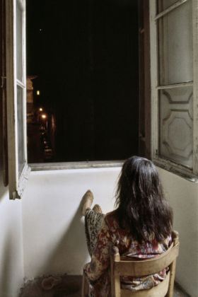 Marisa Merz, indossa «Scarpette», Galleria L’Attico, 1975. Photo Claudio Abate