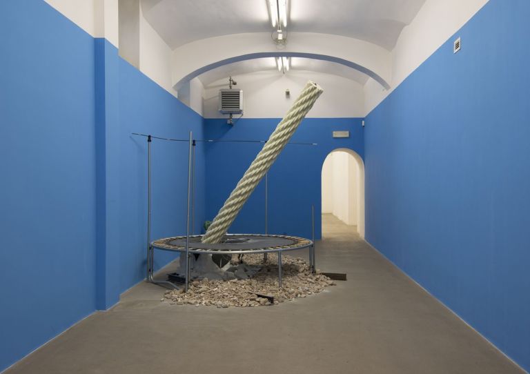 Mircea Cantor, Your Ruins Are My Flag. Fondazione Giuliani, Roma