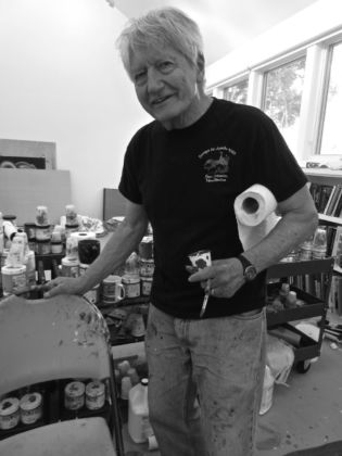 Peter Saul nel suo studio, Germantown, New York, 2019. Photo Annabelle Ténèze