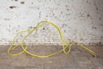 Simone Camerlengo, Una delle probabili soluzioni, 2017, tubo irrigazione e filo di ferro, 400 cm. Installation view at MuseoLaboratorio, Città Sant’Angelo. Photo Pierluigi Fabrizio