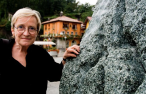 Muore a Mergozzo in Piemonte Eva Sørensen, l’artista delle sculture in granito verde