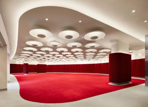 The 1962 Room at the TWA Hotel offers 4,200 square feet of space to party (and 15 foot ceilings too!). Photo credits TWA Hotel – David Mitchell