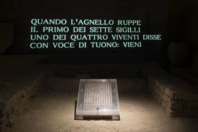 Vincenzo Agnetti, Ritratto di Dio, 1970, feltro bianco con scritta incisa dipinta di argento, 150x110 cm. Archivio Agnetti, Cappella Portinari, courtesy Building