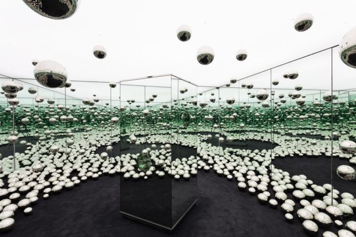 Yayoi Kusama, Infinity Mirrored Room – Let’s Survive Forever, 2017. Photo credit Chi Lam. Courtesy Rubell Museum