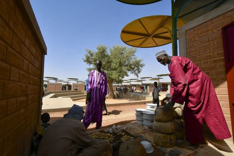 atelier masōmī, Regional Market, Dandaji © Atelier Masōmī. Photo credit Maurice Ascani. Courtesy The Prince Claus Fund