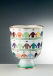 Coppa della serie Fantini, decorata con le giubbe delle migliori scuderie (1929), porcellana decorata a cromo in oro e dipinta a mano.