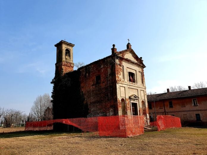La chiesa di San Carlo di Macconago pericolante oh. Massimiliano Tonelli