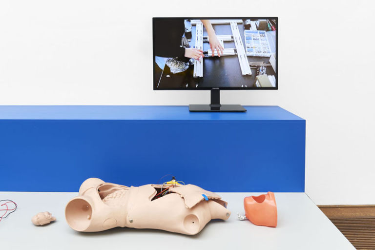 Geumhyung Jeong, Homemade RC Toy, veduta dell’installazione, Kunsthalle Basel, 2019 Foto: Philipp Hänger / Kunsthalle Basel